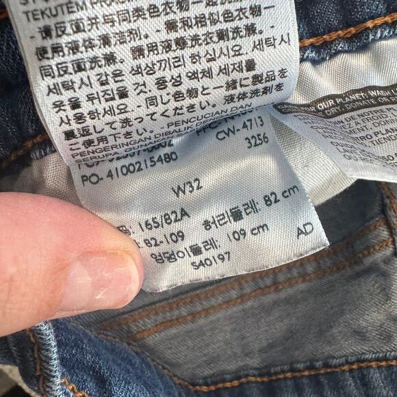 Levi's Rolled Cuff Denim Jean Shorts Women's Size 32 Waist Medium Wash - Picture 9 of 9